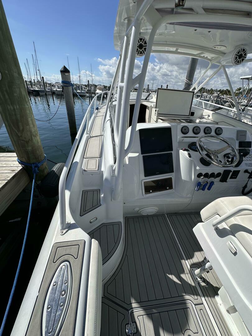 2002 37′ Intrepid 377