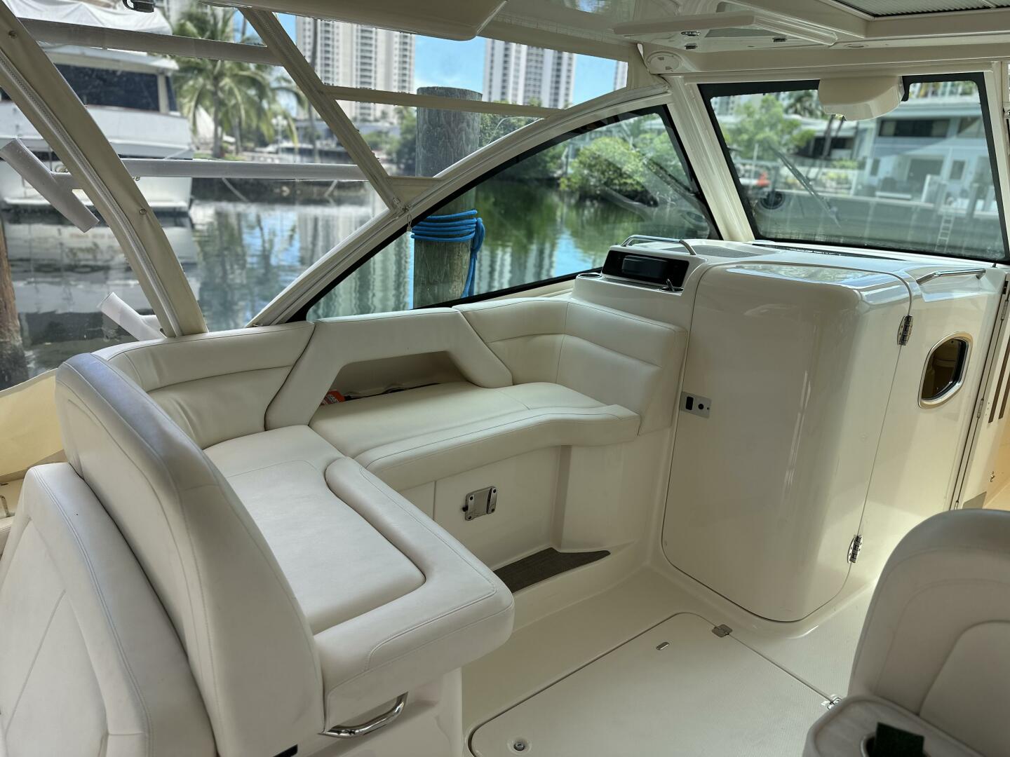 2017 37′ Grady-White Freedom 375