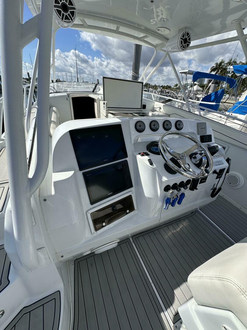 2002 37′ Intrepid 377