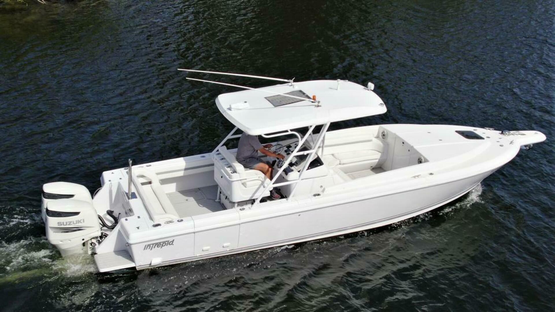 2003 32′ Intrepid 323 Cuddy