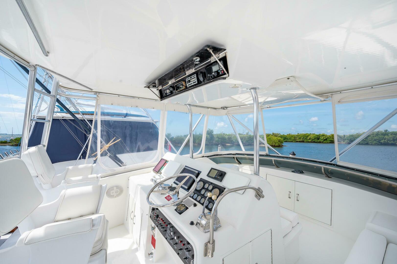 1992 50′ Hatteras 50 Convertible