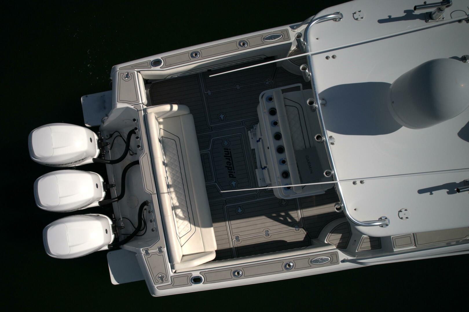 2002 37′ Intrepid 377