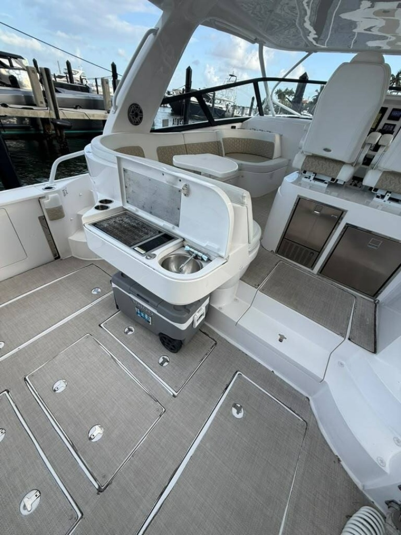 2021 47′ Intrepid 477 Evolution