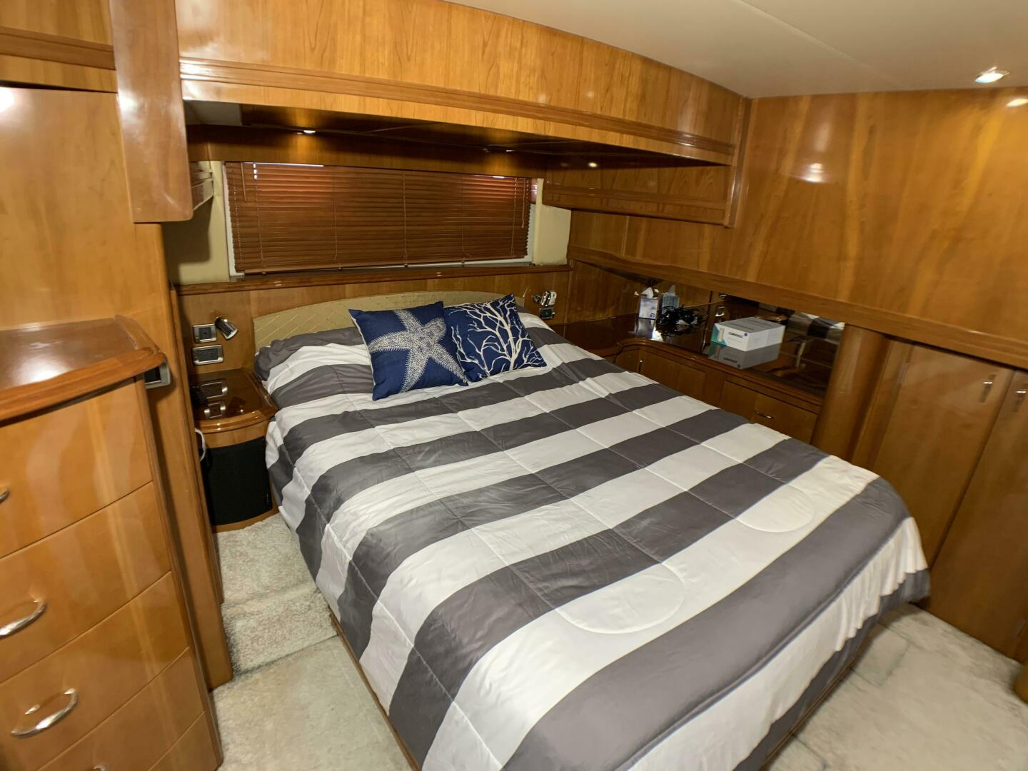 2006 56′ Carver 56 Voyager