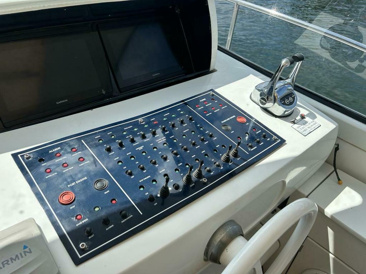 1999 54′ Pershing 54