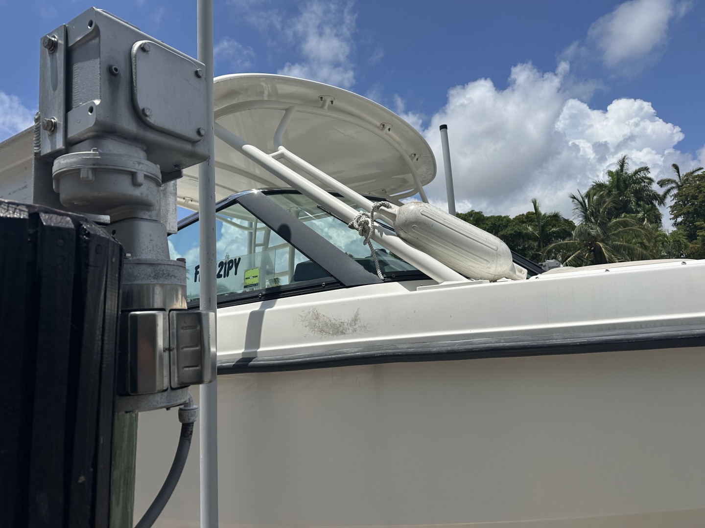 2015 27′ Boston Whaler 270 Vantage