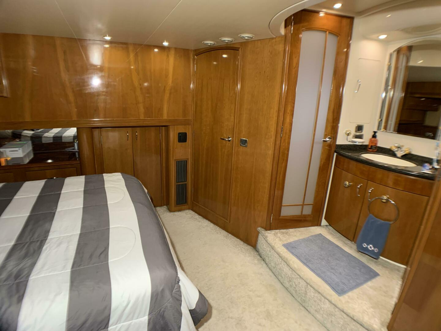 2006 56′ Carver 56 Voyager
