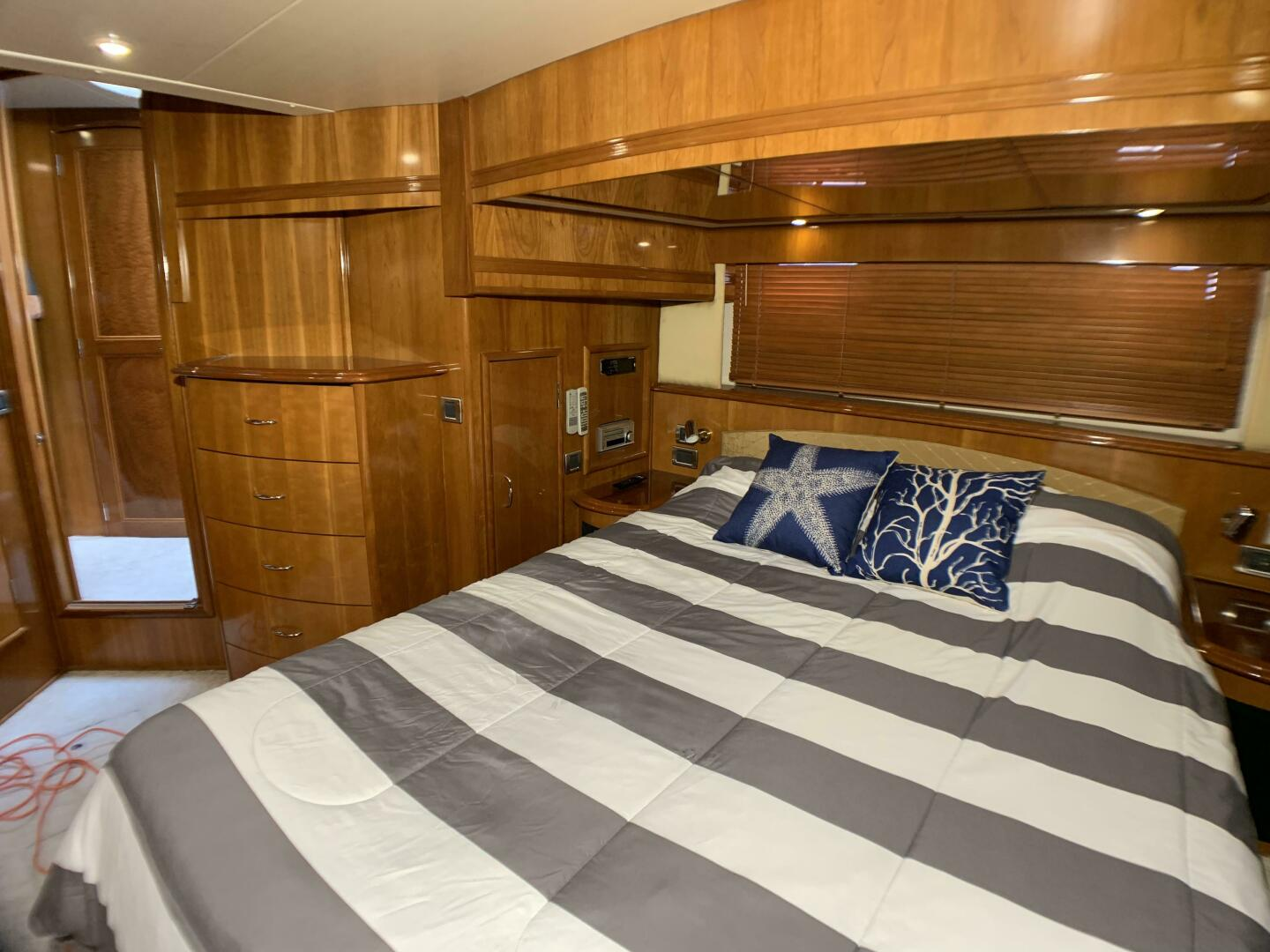 2006 56′ Carver 56 Voyager
