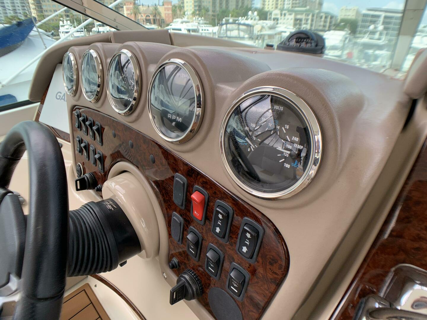 2006 56′ Carver 56 Voyager
