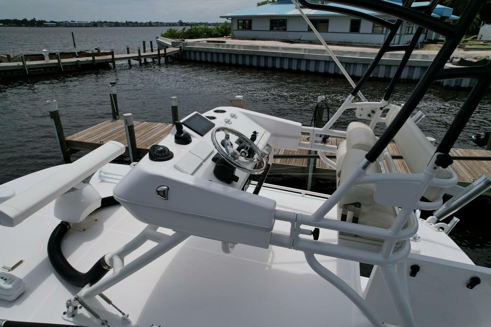 2017 43′ Everglades 435 Center Console