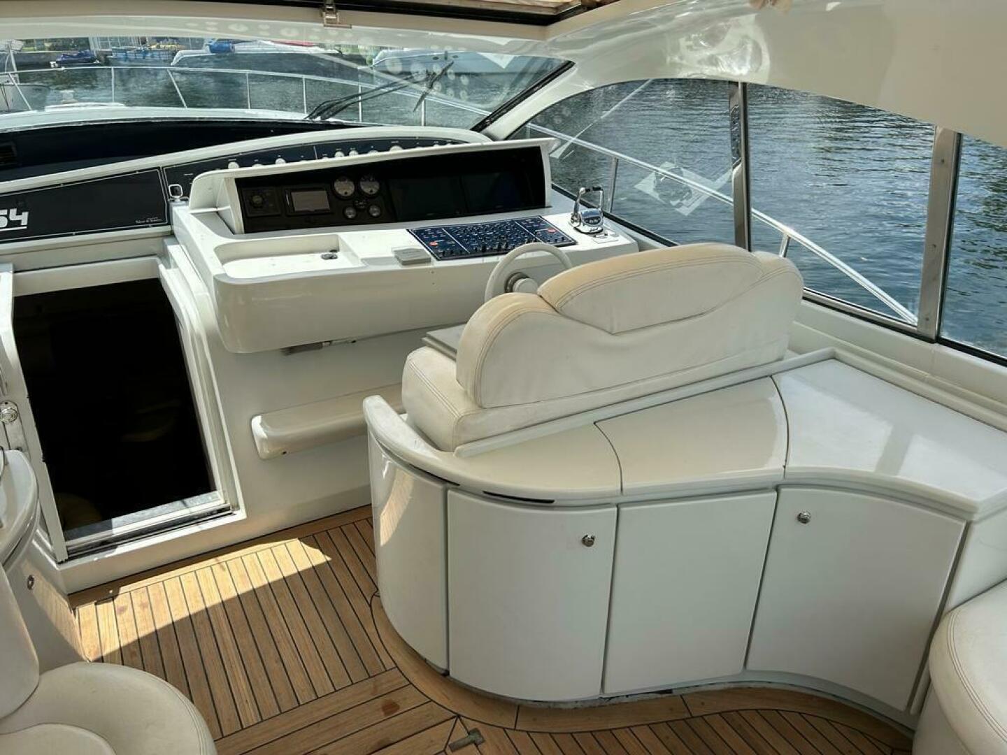 1999 54′ Pershing 54