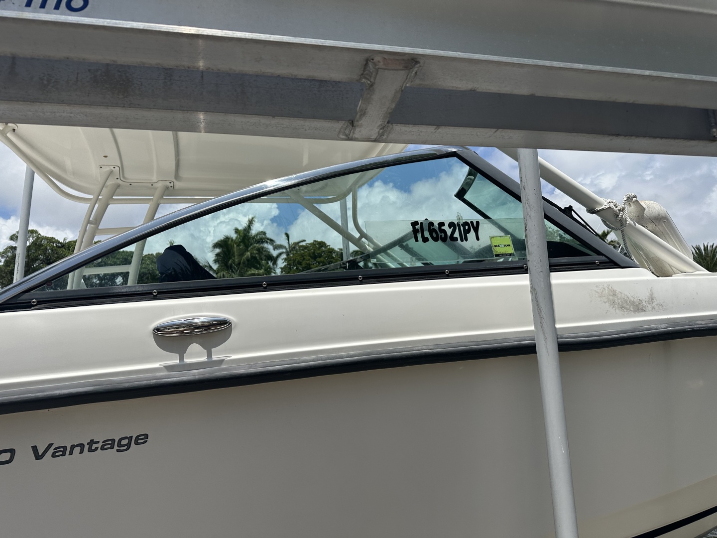 2015 27′ Boston Whaler 270 Vantage