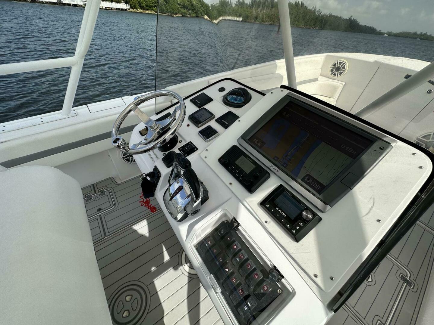 2003 32′ Intrepid 323 Cuddy