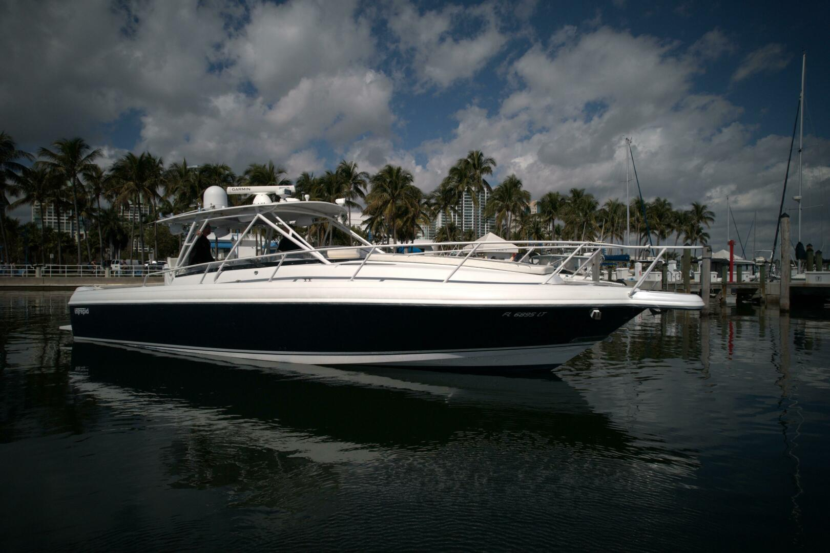 2002 37′ Intrepid 377