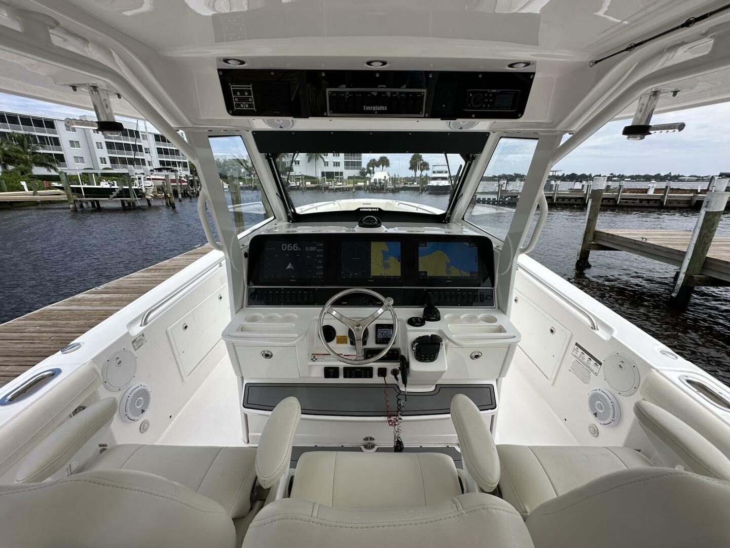 2017 43′ Everglades 435 Center Console