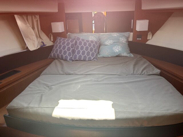 2016 37′ Jeanneau 37F Velasco