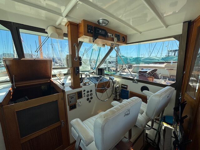1978 43′ Hatteras Double Cabin Motor Yacht