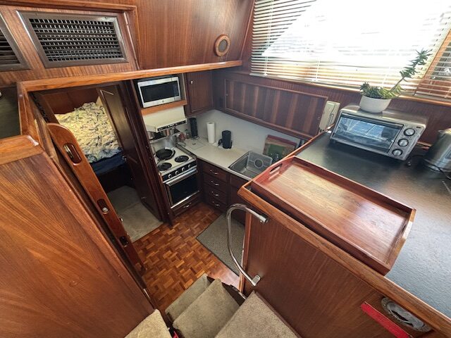 1978 43′ Hatteras Double Cabin Motor Yacht