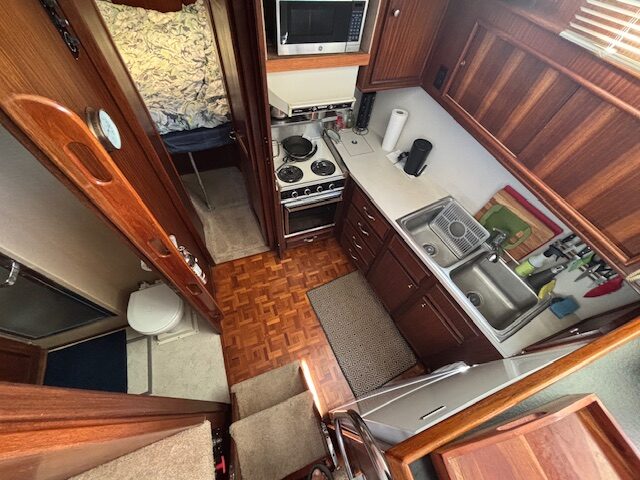 1978 43′ Hatteras Double Cabin Motor Yacht