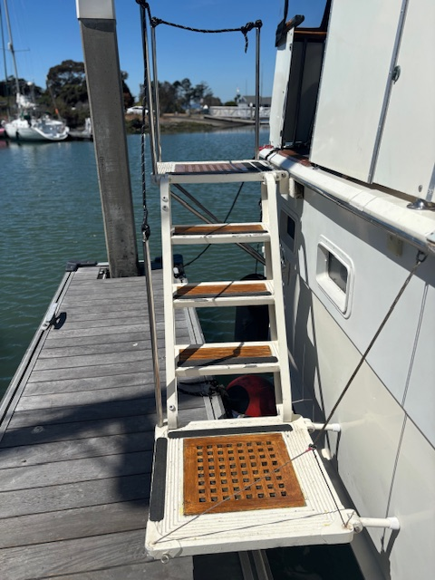 1978 43′ Hatteras Double Cabin Motor Yacht