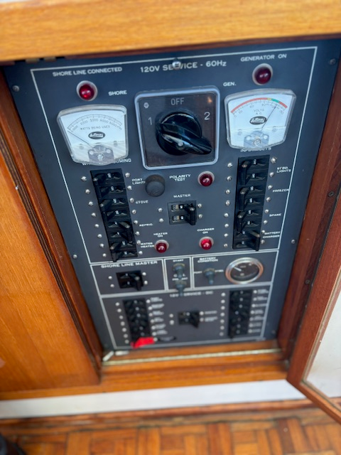 1978 43′ Hatteras Double Cabin Motor Yacht
