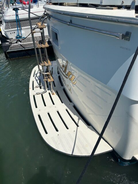 1978 43′ Hatteras Double Cabin Motor Yacht
