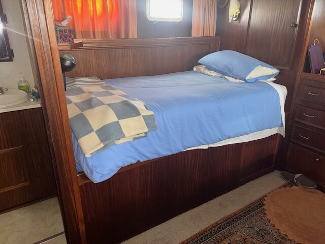 1978 43′ Hatteras Double Cabin Motor Yacht