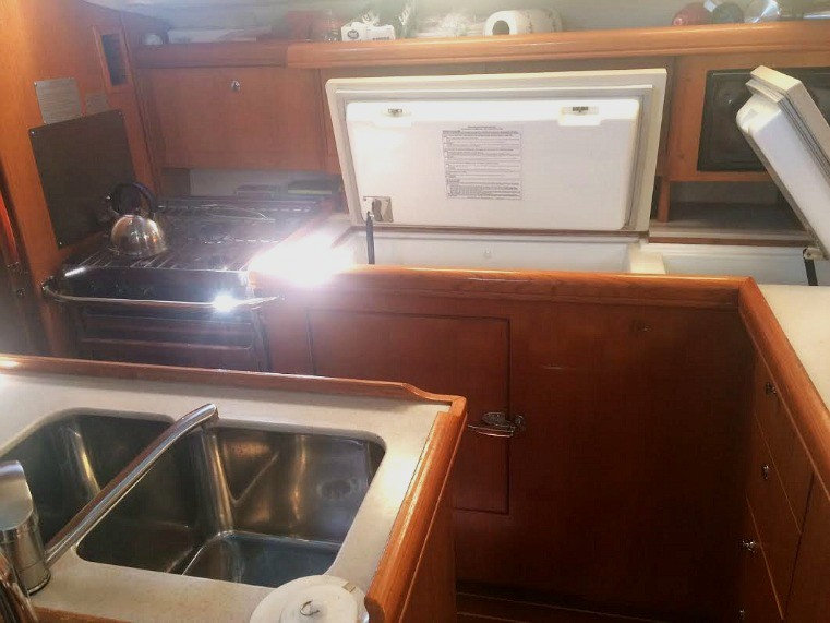 2004 46′ Hunter 466 3-Cabin