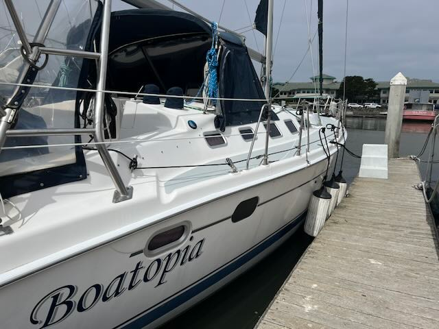2004 46′ Hunter 466 3-Cabin